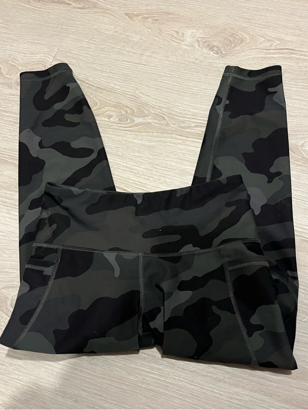 Women’s petite medium Old Navy Camo legging